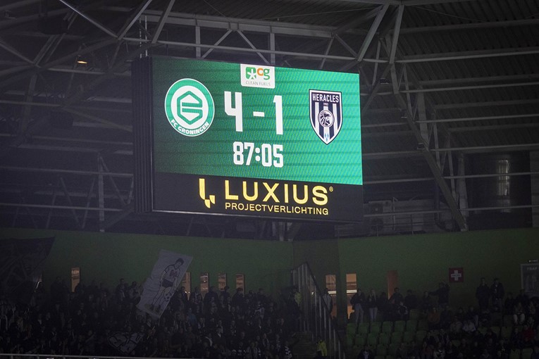 Scoreboard in het stadion van FC Groningen Luxius Projectverlichting